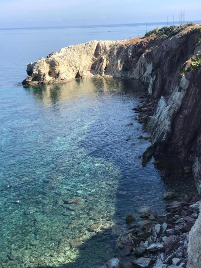 泰拉西尼By The Sea住宿加早餐旅馆 外观 照片