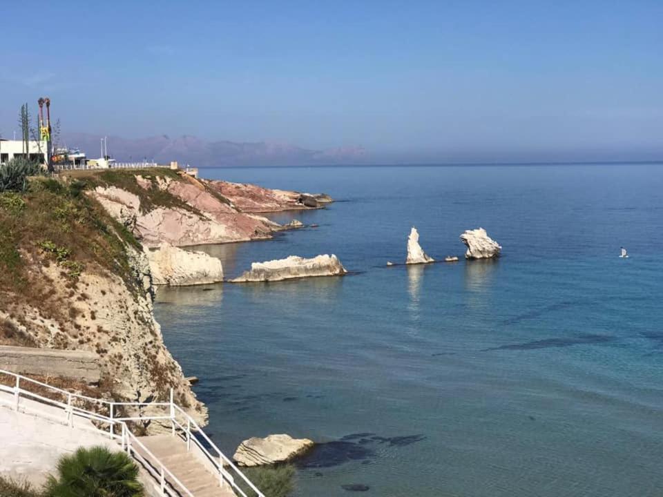 泰拉西尼By The Sea住宿加早餐旅馆 外观 照片