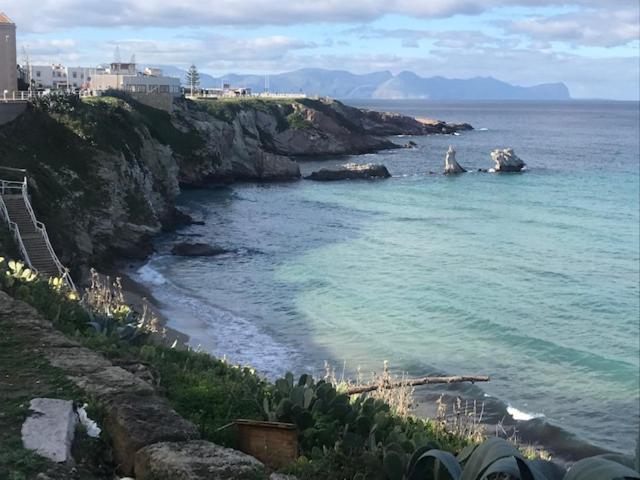 泰拉西尼By The Sea住宿加早餐旅馆 外观 照片